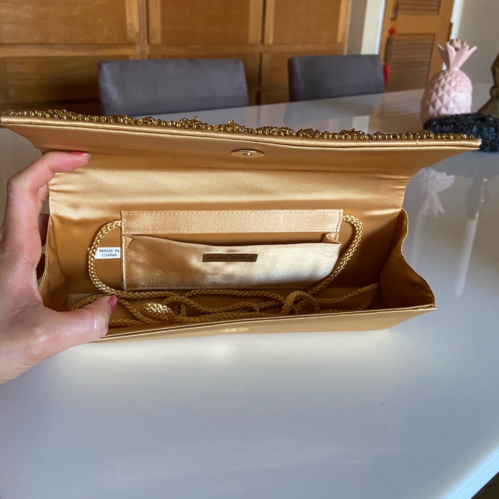Valerie Stevens Gold Clutch with shoulder strap - Picture 8 of 8